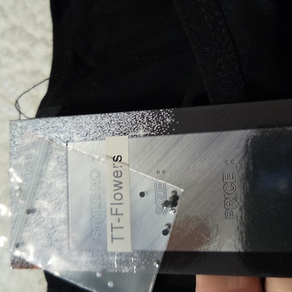 NWT SHINY SLEEVELESS SHIRT - Picture 2 of 5